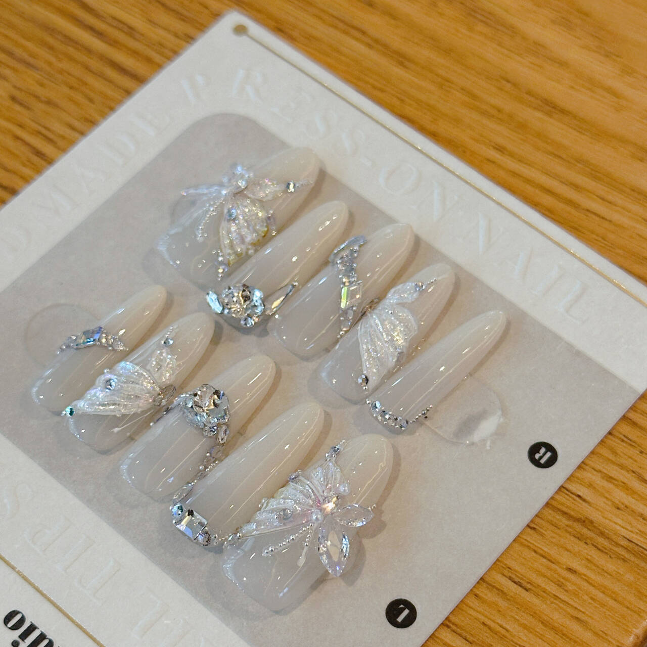 Nai Xi [Original] Pure handcrafted wearing, European and American fairy-like high-end light luxury three-dimensional relief butterfly super-bright zircon pic 5