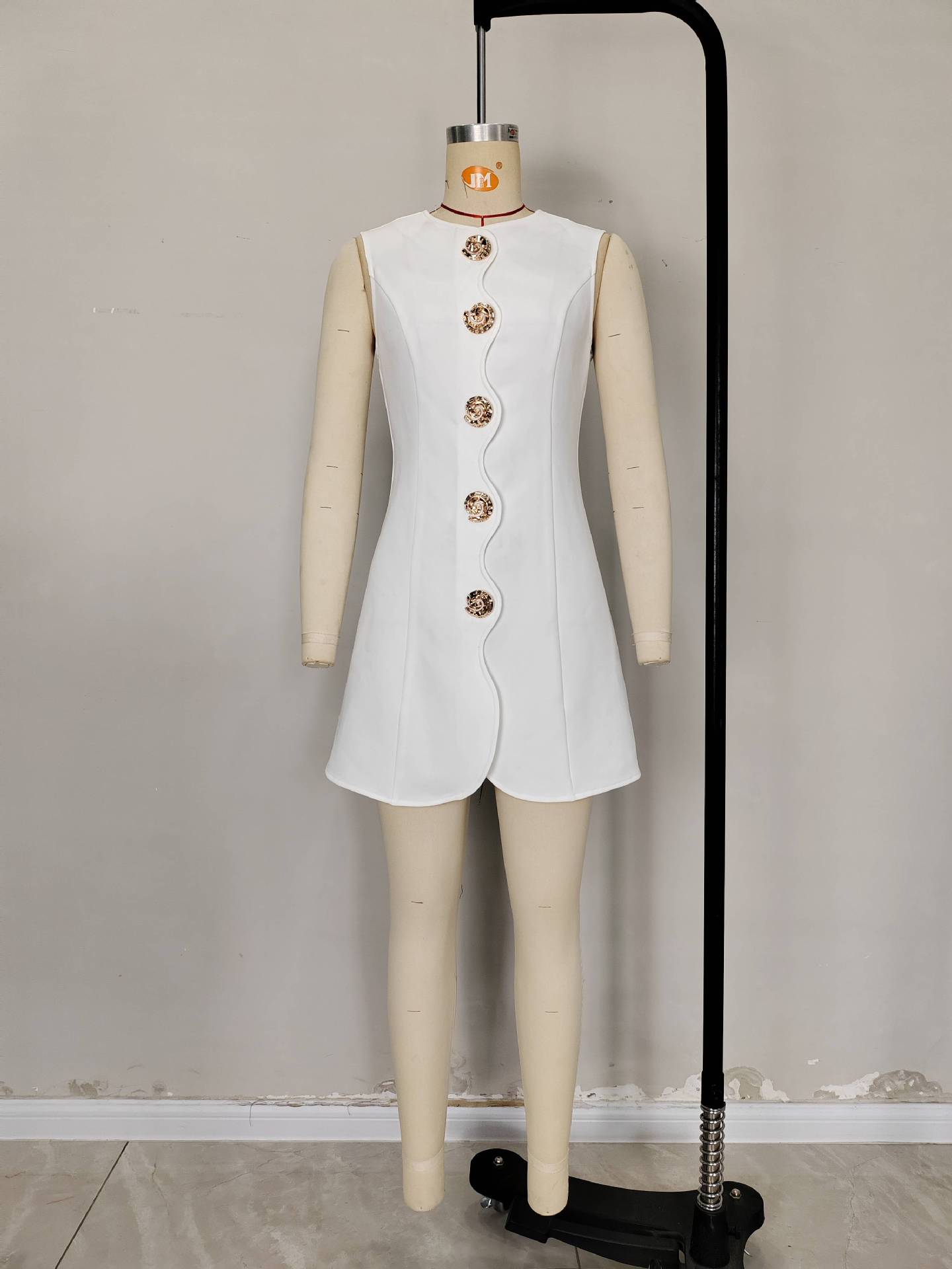 夏欧美外贸跨境女装亚马逊精品爆款无袖圆领系扣纯色短款连衣裙详情5