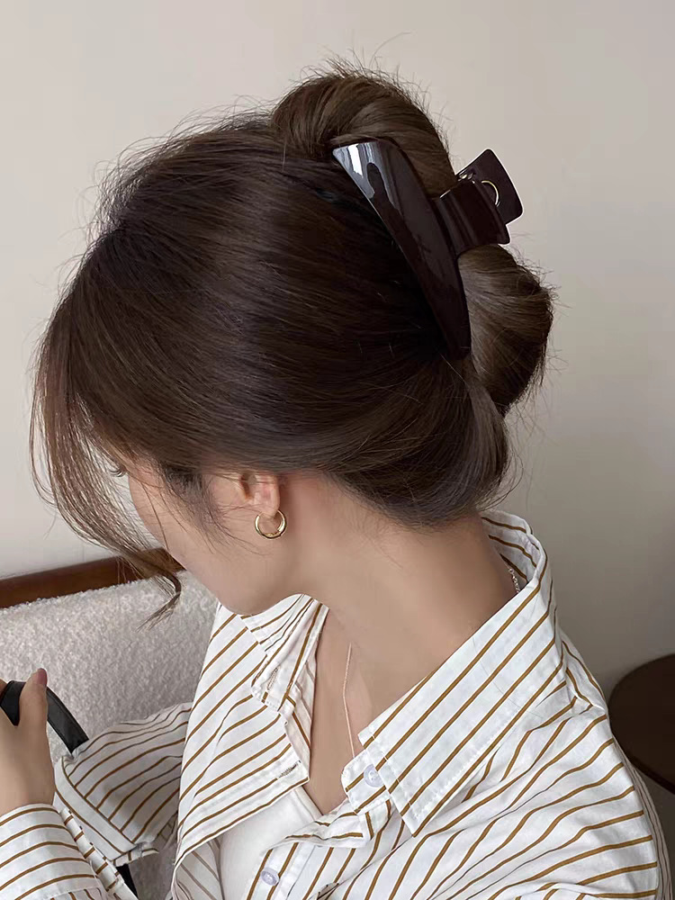 2025 Niche design Korean large hair clip for women, simple and versatile shark clip for the back of the head pic 2