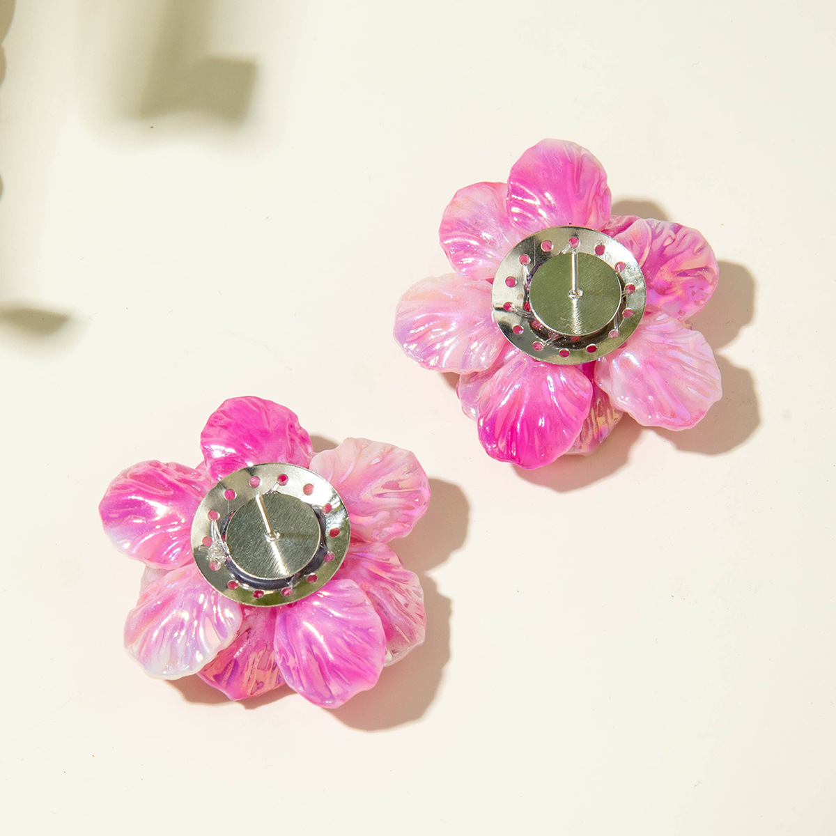 亚马逊跨境清新甜美彩色树脂花瓣花朵耳钉气质多巴胺 耳环耳饰女详情93