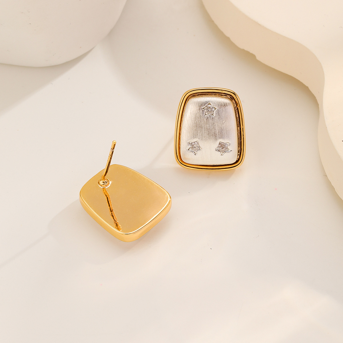 Nasha cross-border copper-plated bright silver brushed diamond-encrusted stud earrings for women, Korean style fashionable design stud earrings, cool and stylish for women pic 9