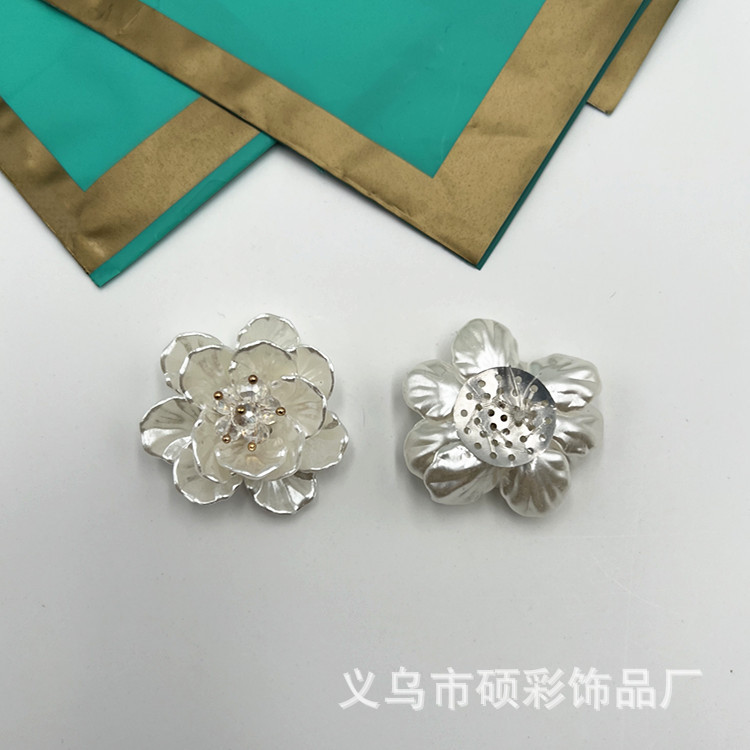 Factory direct supply of double-layer flower accessories, hairpins, grabbers, and imitation pearl petal flower materials pic 3