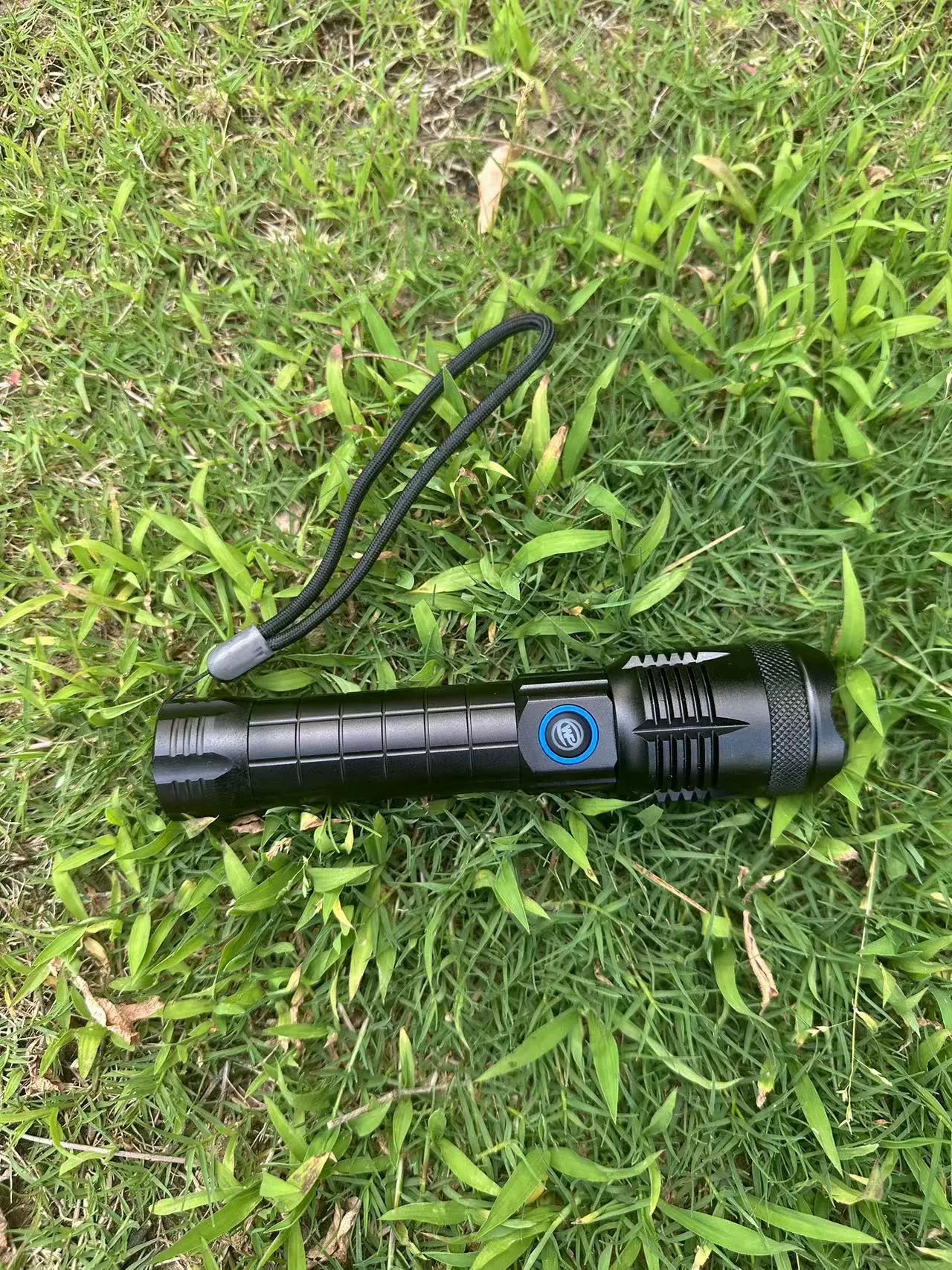 新款亚马逊跨境伸缩手多灯珠电筒白激光Type-C作战强光手电筒批发详情6