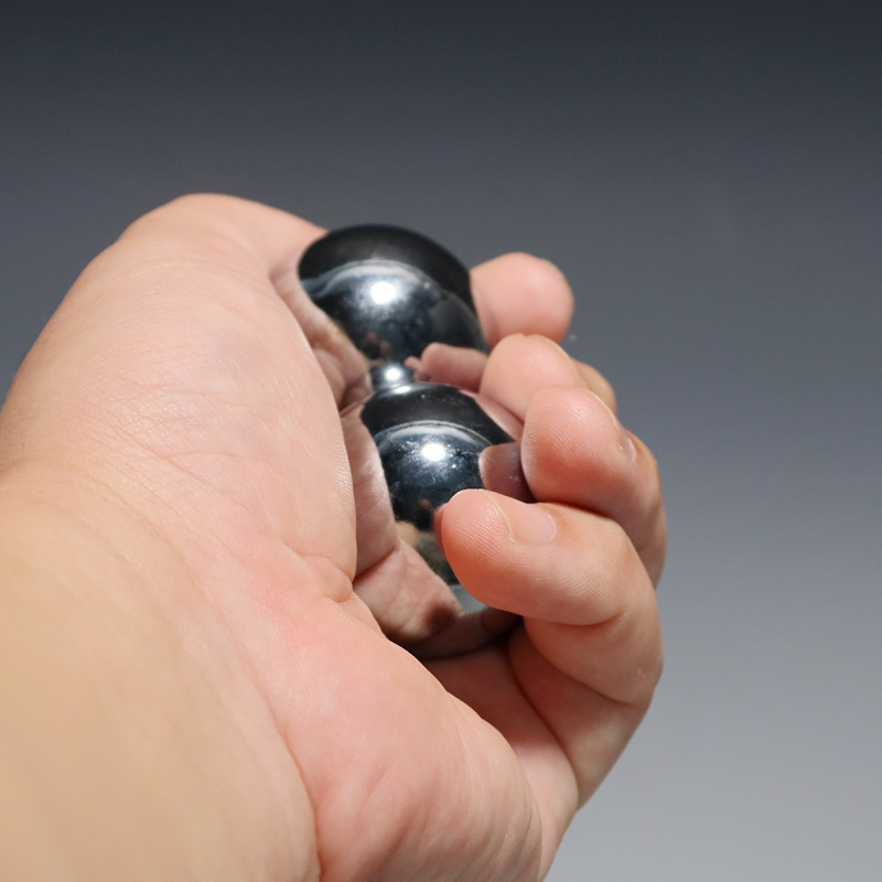Bulk gift box of Baoding iron balls, chrome-plated solid hollow ringtone, hand-spun massage fitness balls for the elderly pic 5