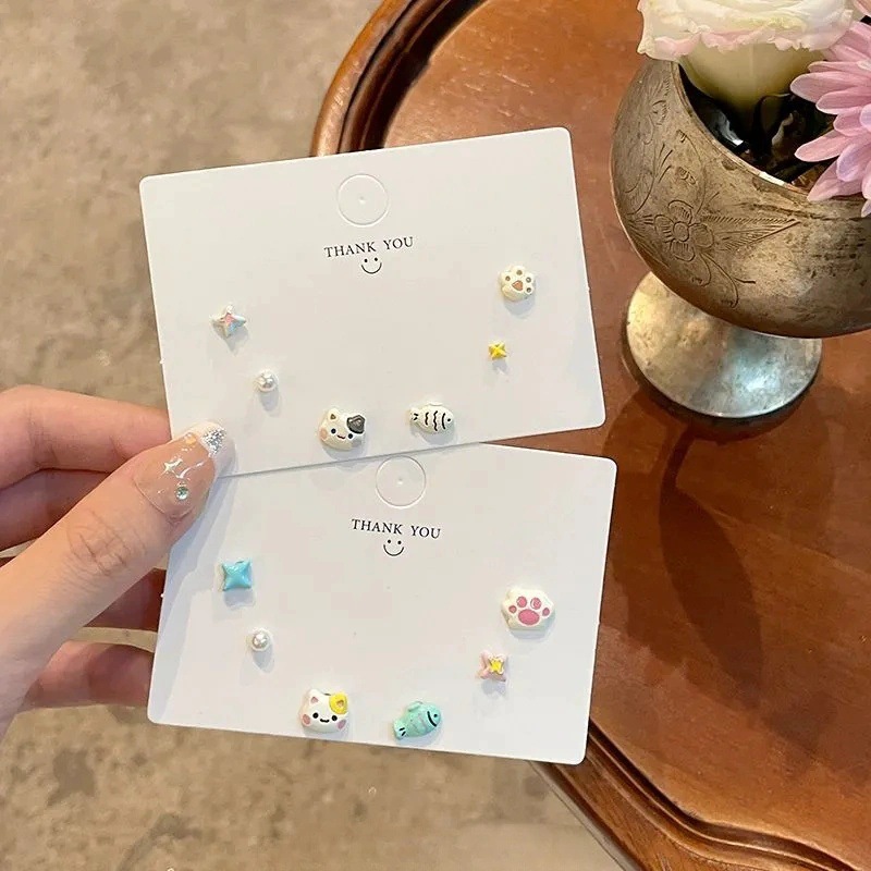 Cat-shaped taiyaki ear stud, a niche design for women, is small, funny and cute. It features cartoon cat claws and little fish ear stud earrings pic 2