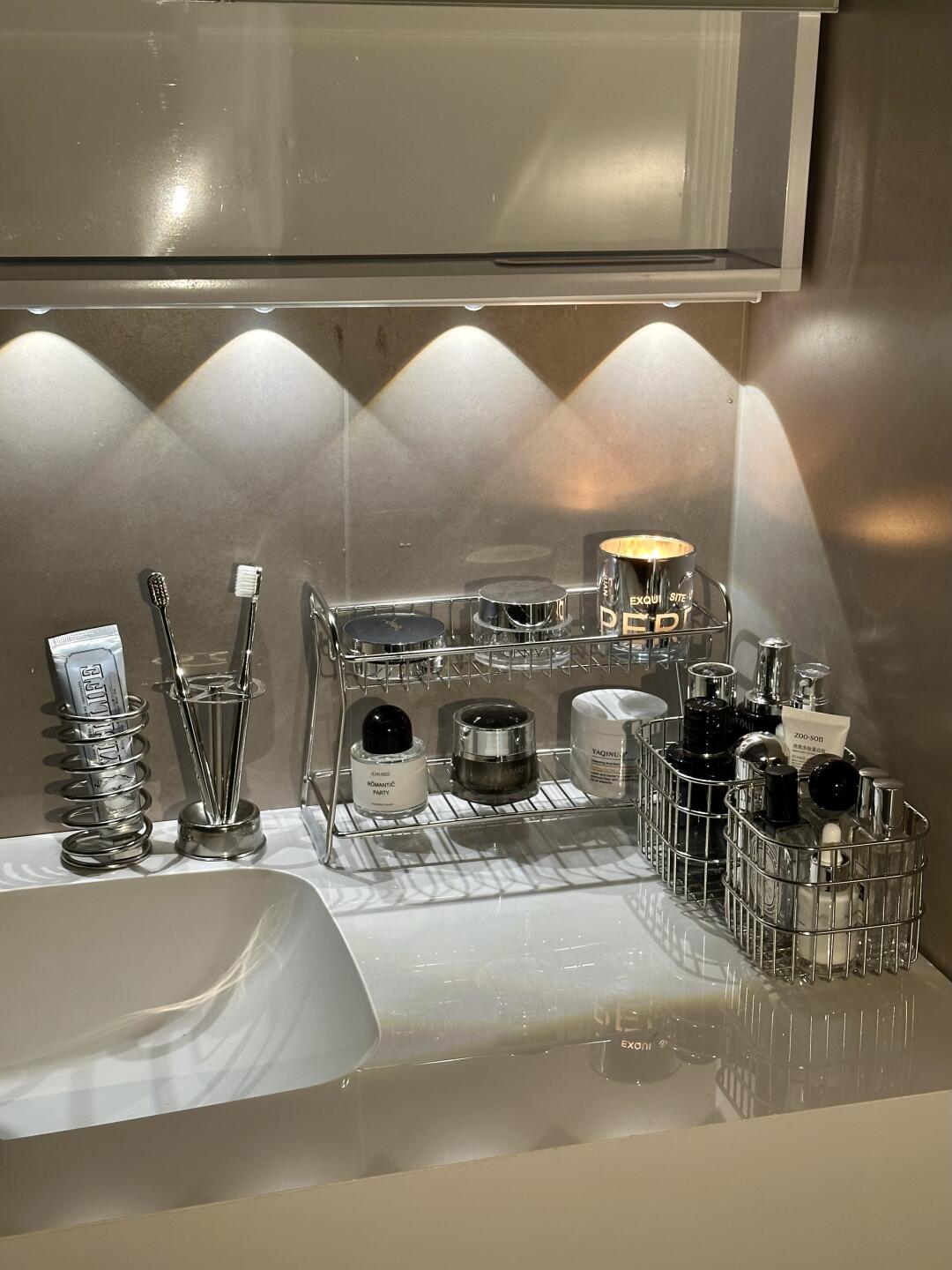 洗漱台收纳架桌面收纳盒沥水置物不锈钢化妆品筐篮铁艺卫生间浴室详情6