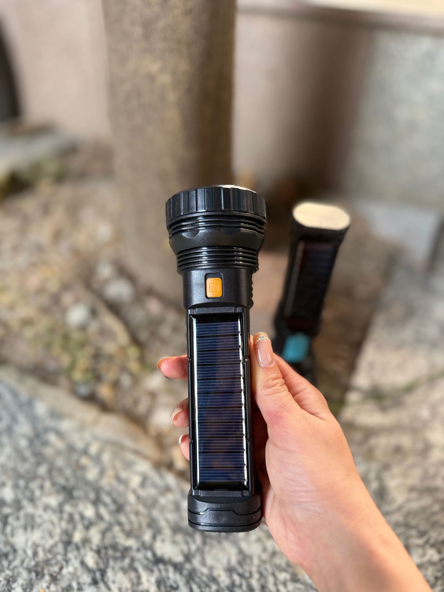 太阳能手电筒强光带COB侧灯充电远射超长续航户外应急手握式电筒详情8