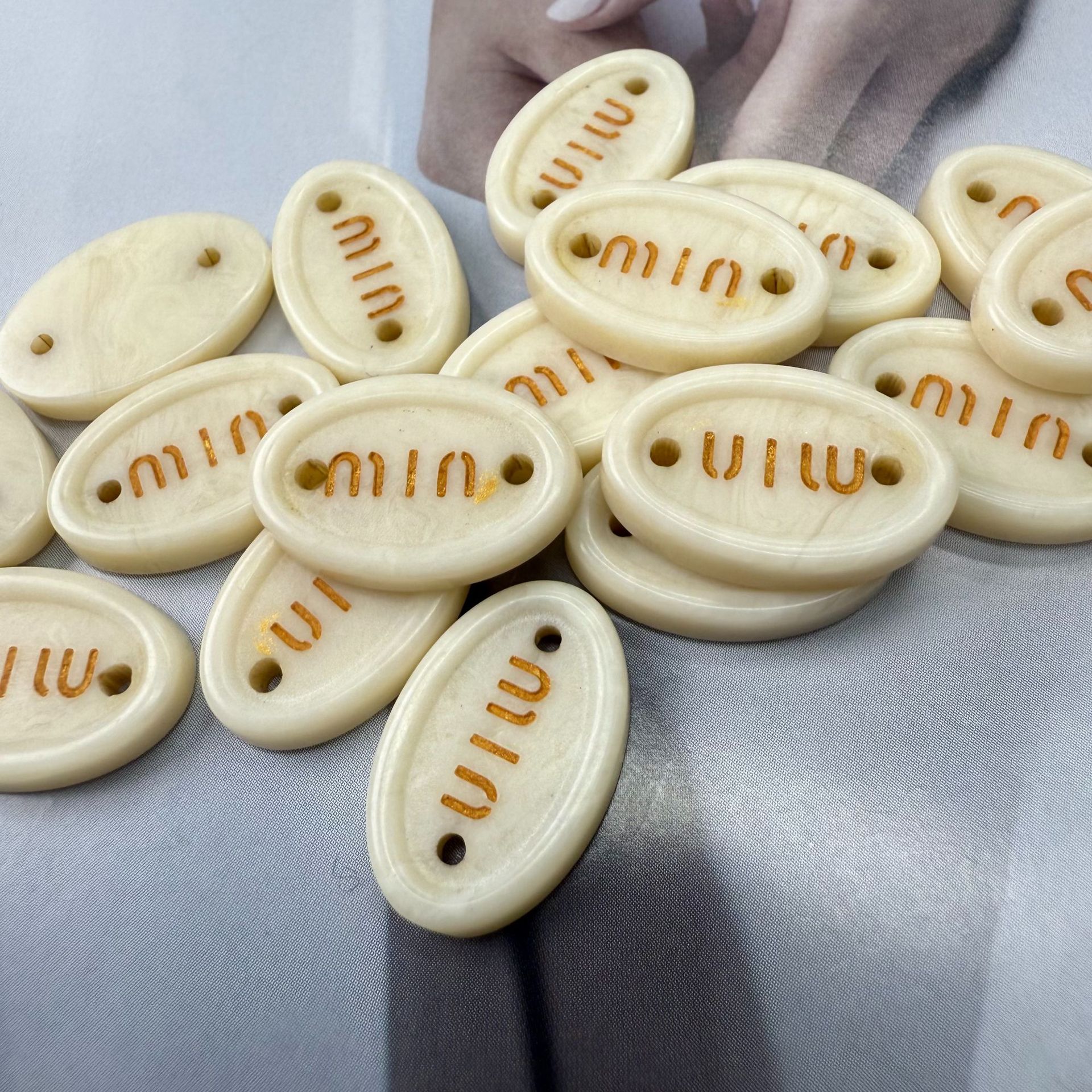 爱心标牌树脂仿贝壳彩色扣子异形不规则纽扣毛衣衬衣针织衫小铭牌详情15