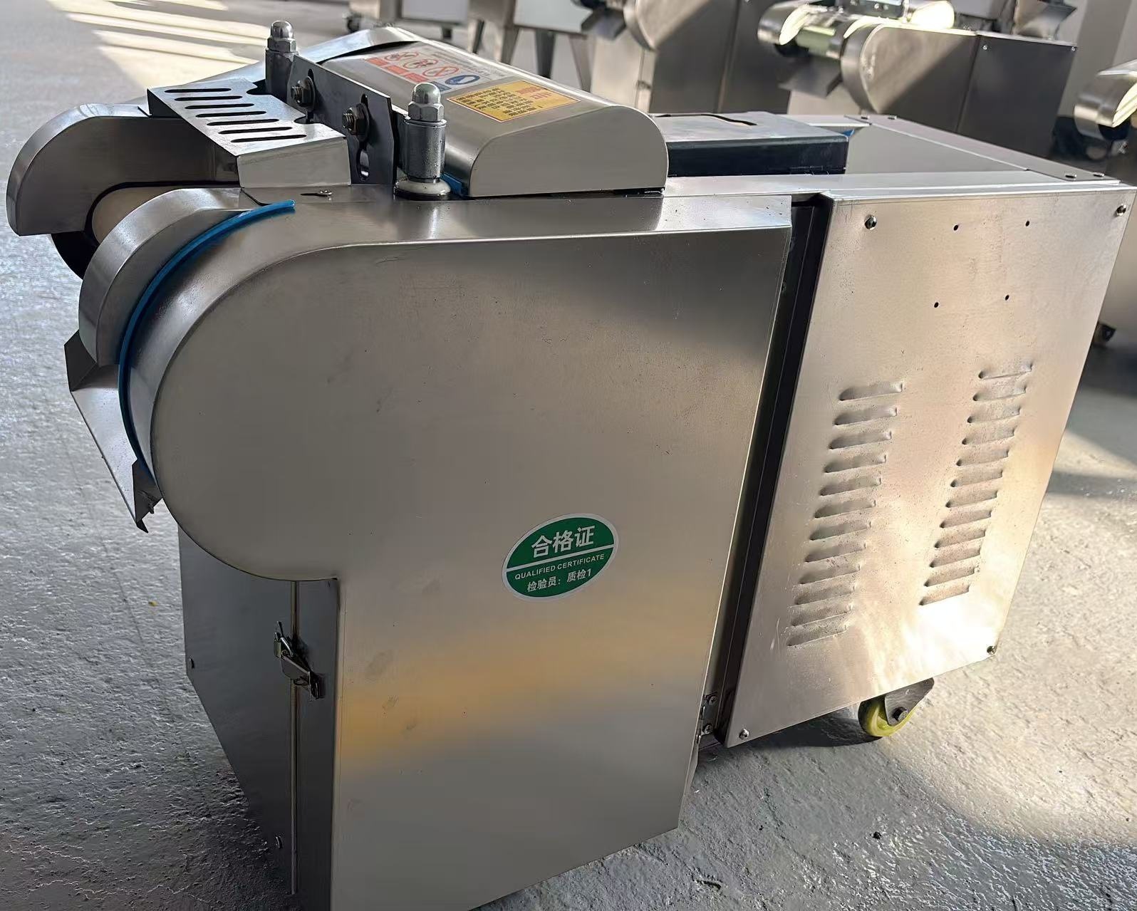 Commercial multi-functional vegetable slicer, Chinese cabbage shred and section slicer, school cafeteria dedicated shred and slice slicer, slicing pickled cabbage shred and sections pic 2