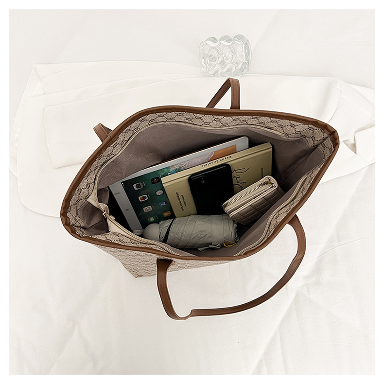 A simple and fashionable large-capacity bag for women in 2025, a trendy six-year tote bag for women, a large-capacity single-shoulder bag for commuting pic 43