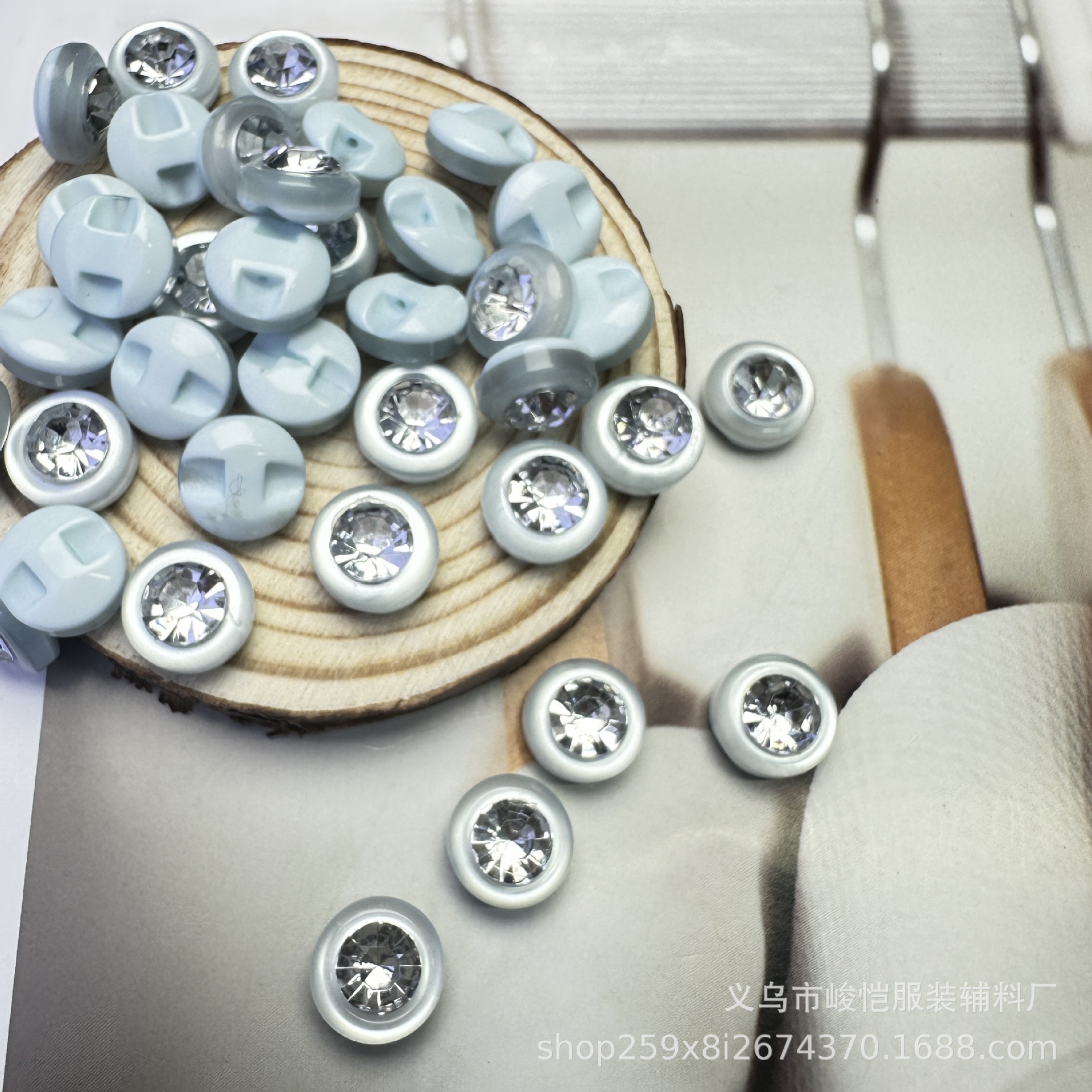 新款简约小香风三色圆形金属钻扣毛衣大衣毛呢皮草马甲西装外套扣详情4