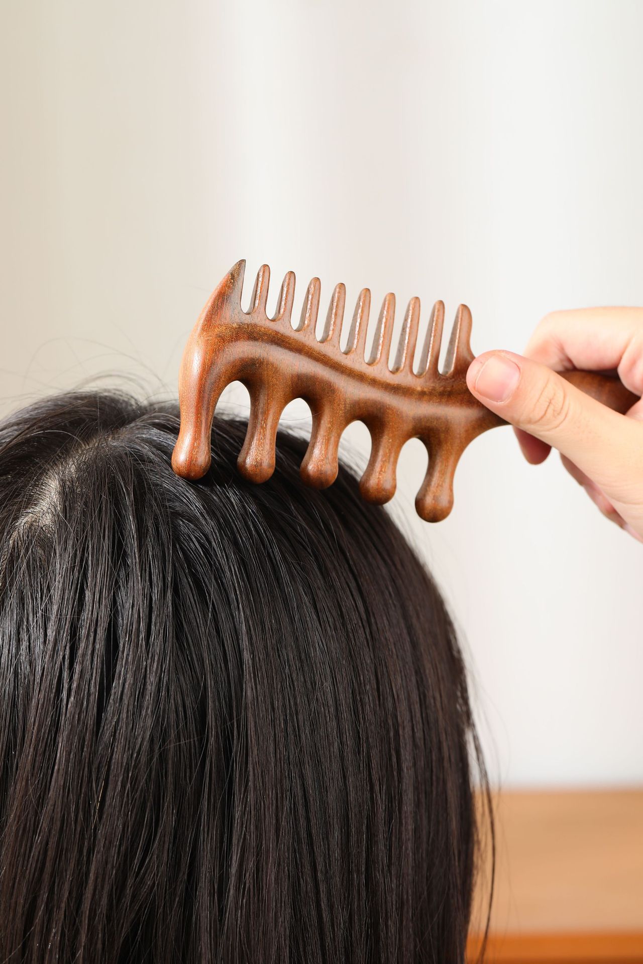 金丝檀木按摩梳加厚粗细双齿经络梳头皮点穴女士长发按摩檀木梳子详情18