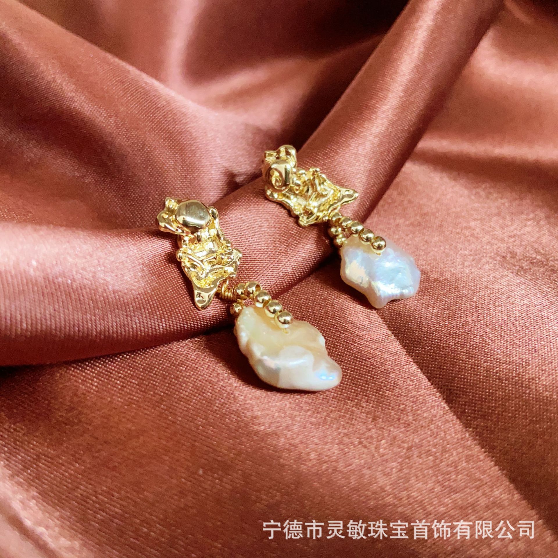 暮霞与巴洛克珍珠耳钉新款秋冬女高级感耳钉气质精致跨境详情6