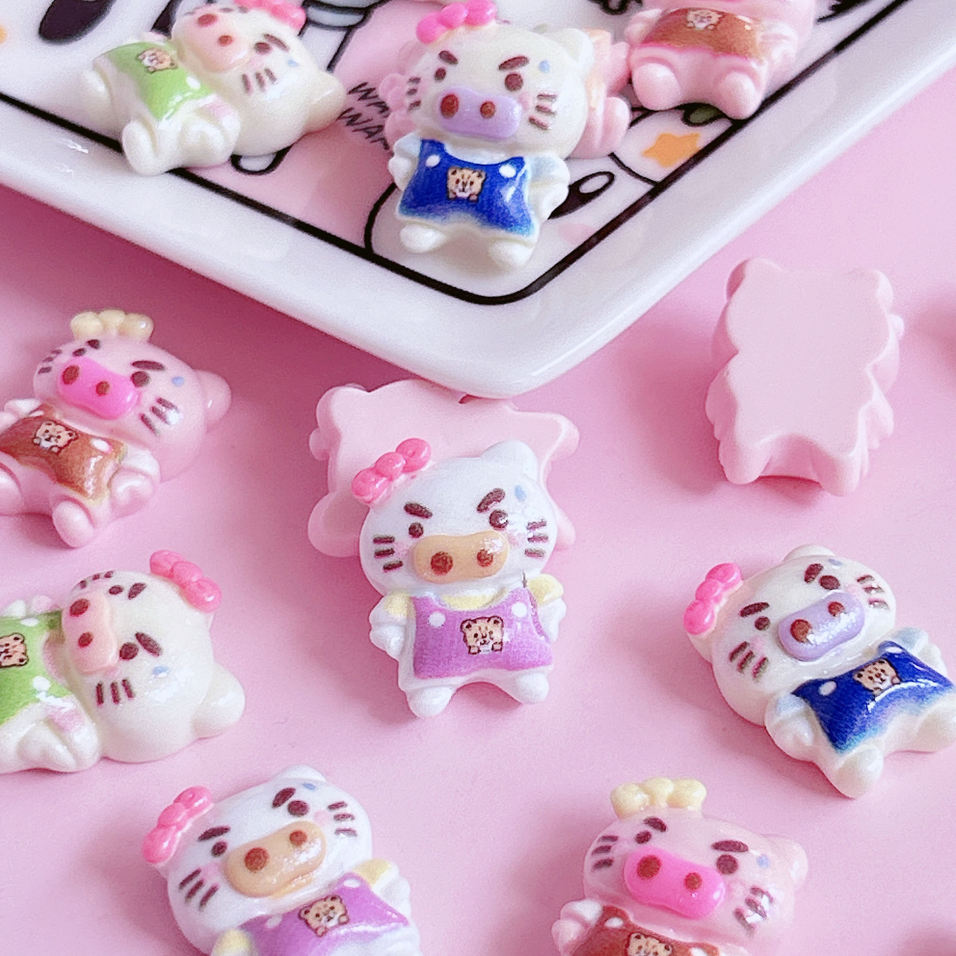 Cute and chubby little pig accessories, diy resin jewelry, hair clips, hair bands, key pendants, shoe buckles and accessories pic 9