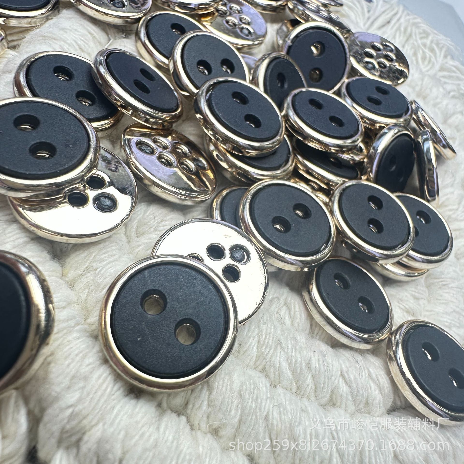 Resin button wrapped copper pearlescent true corrugated button, high-end shirt T-shirt, four-eye and two-eye small button manufacturer in stock pic 16