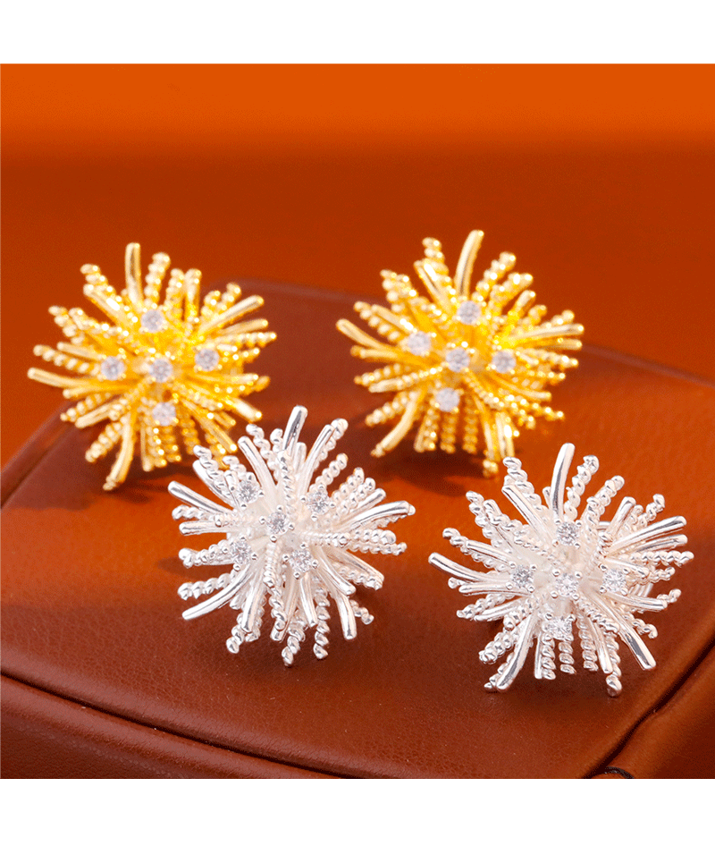 Hyacinth mosquito-repellent incense plate ear clip, brilliant fireworks earrings, women 2025, fashionable and elegant, internet-famous, super Sparkling Zircon earrings pic 7