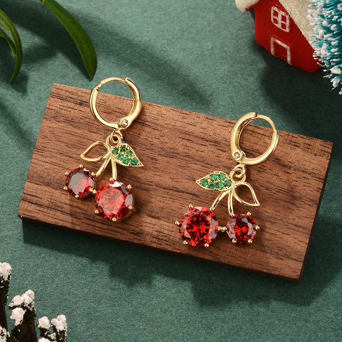 欧美ins樱桃耳环圣诞节设计感镶锆石绿色新年高级感复古甜美耳饰详情26