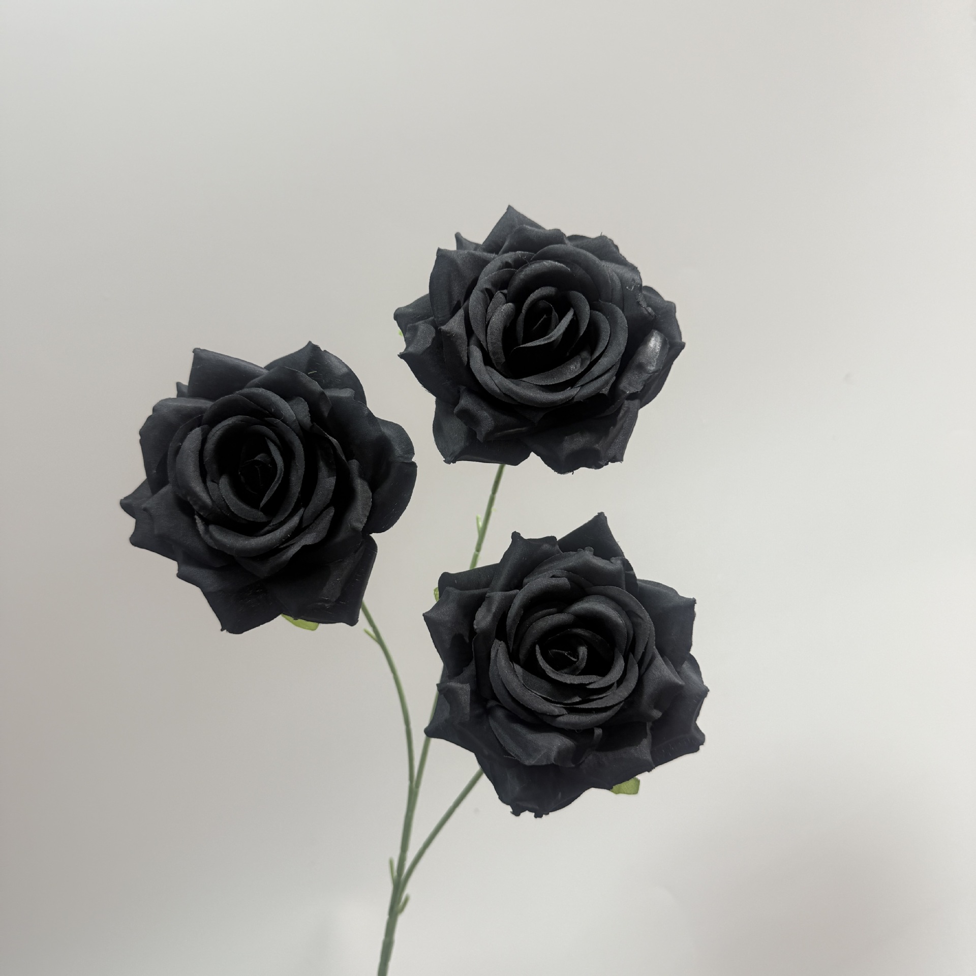仿真花3头钻石玫瑰花婚庆装饰假花批发红色路引花材网红玫瑰瀑布详情10