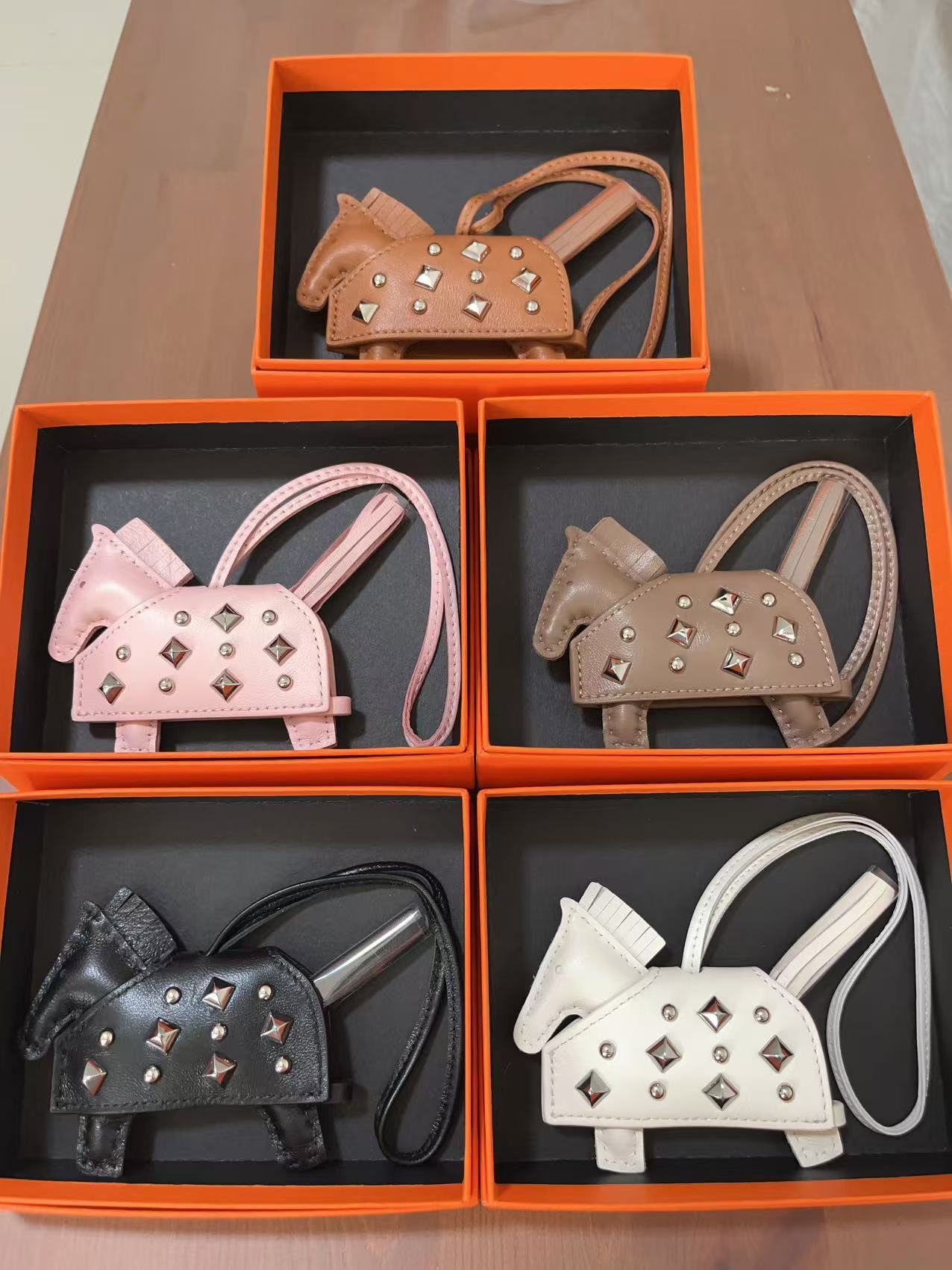 Personalized rivet genuine leather pony pendant, bag pendant, keychain bag pendant, gift tassel, car rearview mirror pendant pic 1