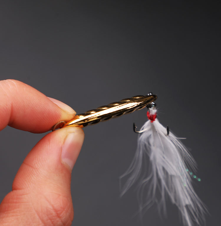 Wholesale of shiny feather three-book hook lure metal fish bait from the manufacturer, offering fresh water bait for sea bass to attract food pic 10