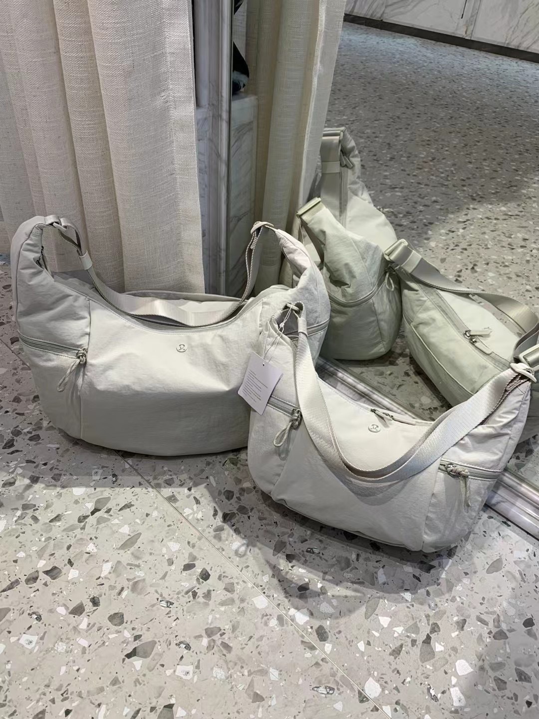 lululemon包大容量休闲百搭13L牛角包月牙包小众女士单肩斜挎包详情13