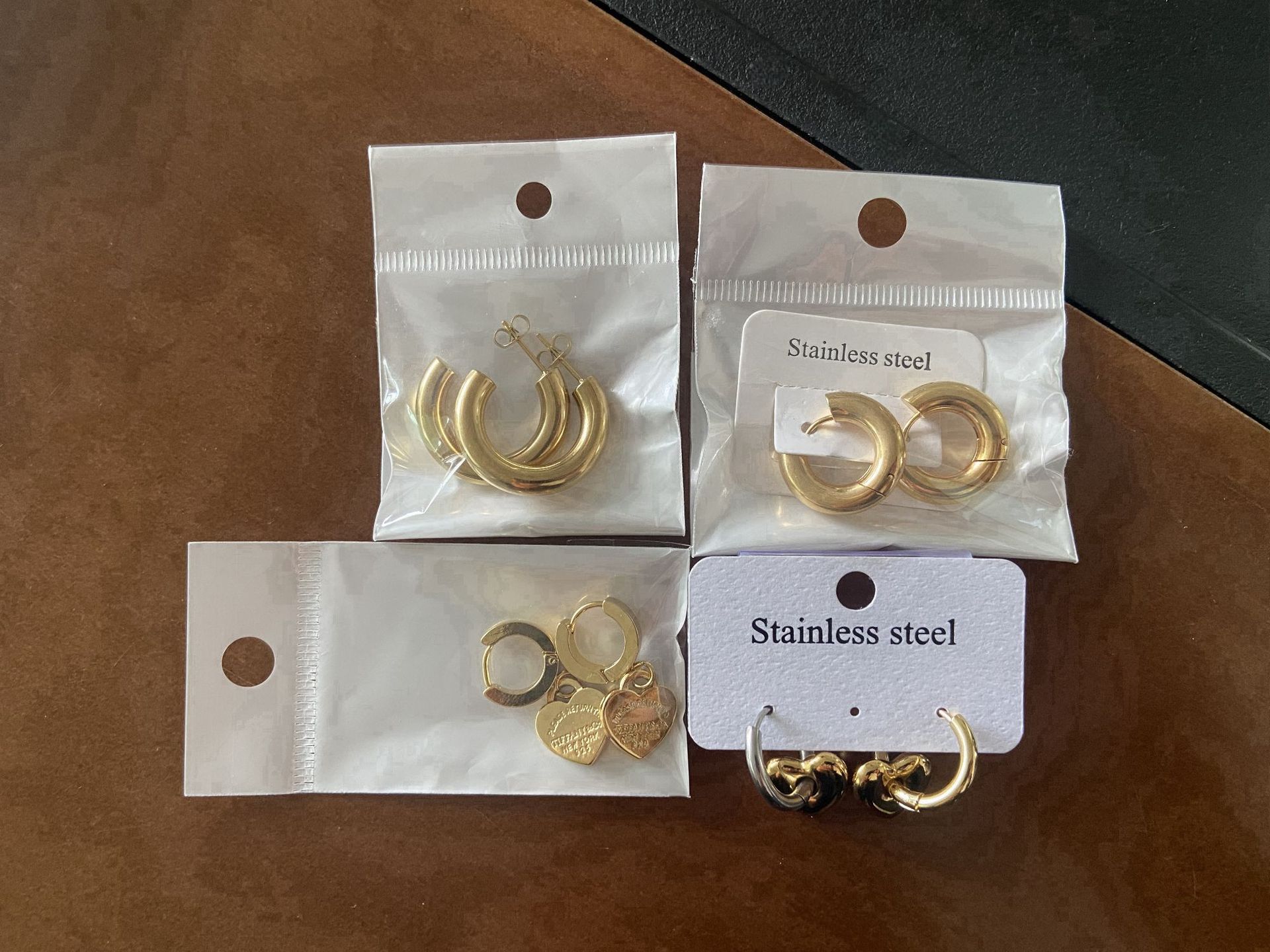 Wholesale of cross-border stainless steel six-prong ear studs, butterfly clasp, classic crown studded with diamonds, round zircon, European and American titanium steel earrings pic 9