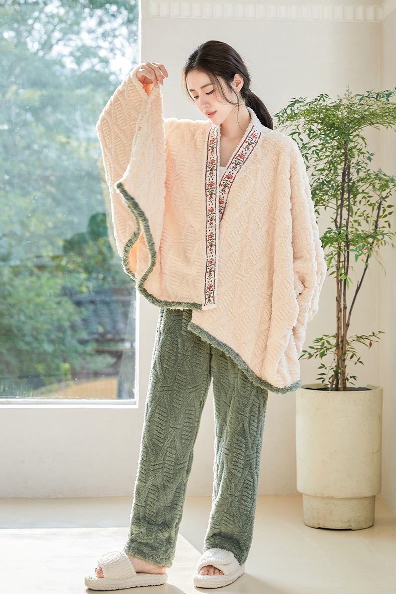 新中式提花舒棉绒披肩毯女士秋冬绣花披风毯午休盖毯可外穿详情12