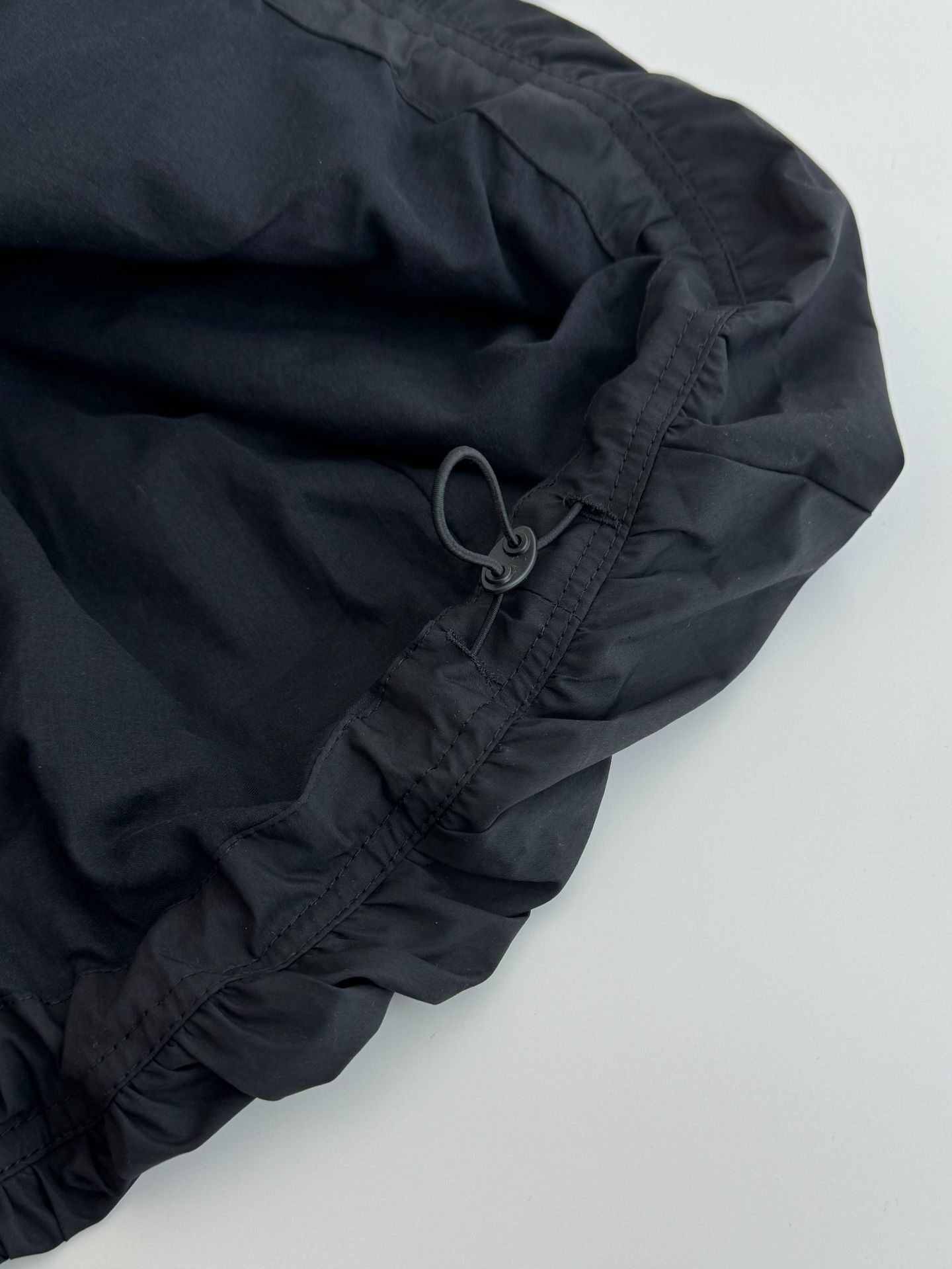 amome*to jennie同款连衣裙纯色蓬蓬花苞小黑裙短裙详情7