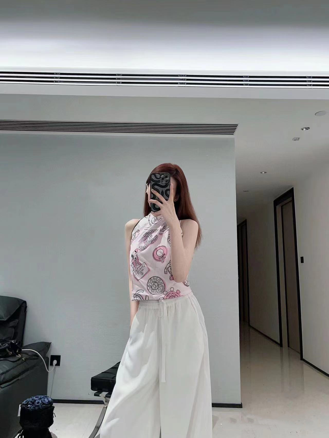 跨境欧美时尚丝巾高档优雅围巾轻奢丝绸印花字母印花海外热销大牌详情2