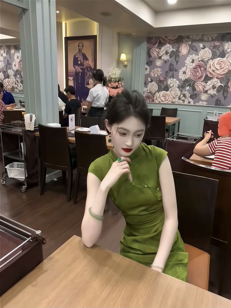 New Chinese-style green slimming and whitening cheongsam dress, a young and elegant summer dress with a light Chinese style and short sleeves pic 9
