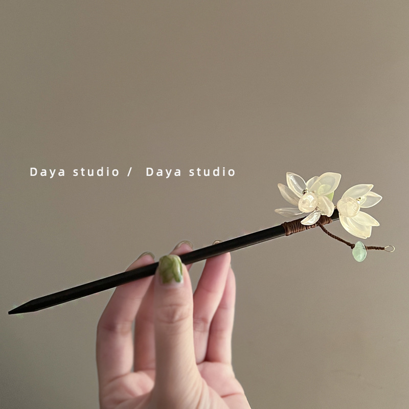 New Chinese-style, super ethereal, retro flower hairpin, a niche design for women, with a gentle and simple style. It is a coiled hairpin for the back of the head pic 4