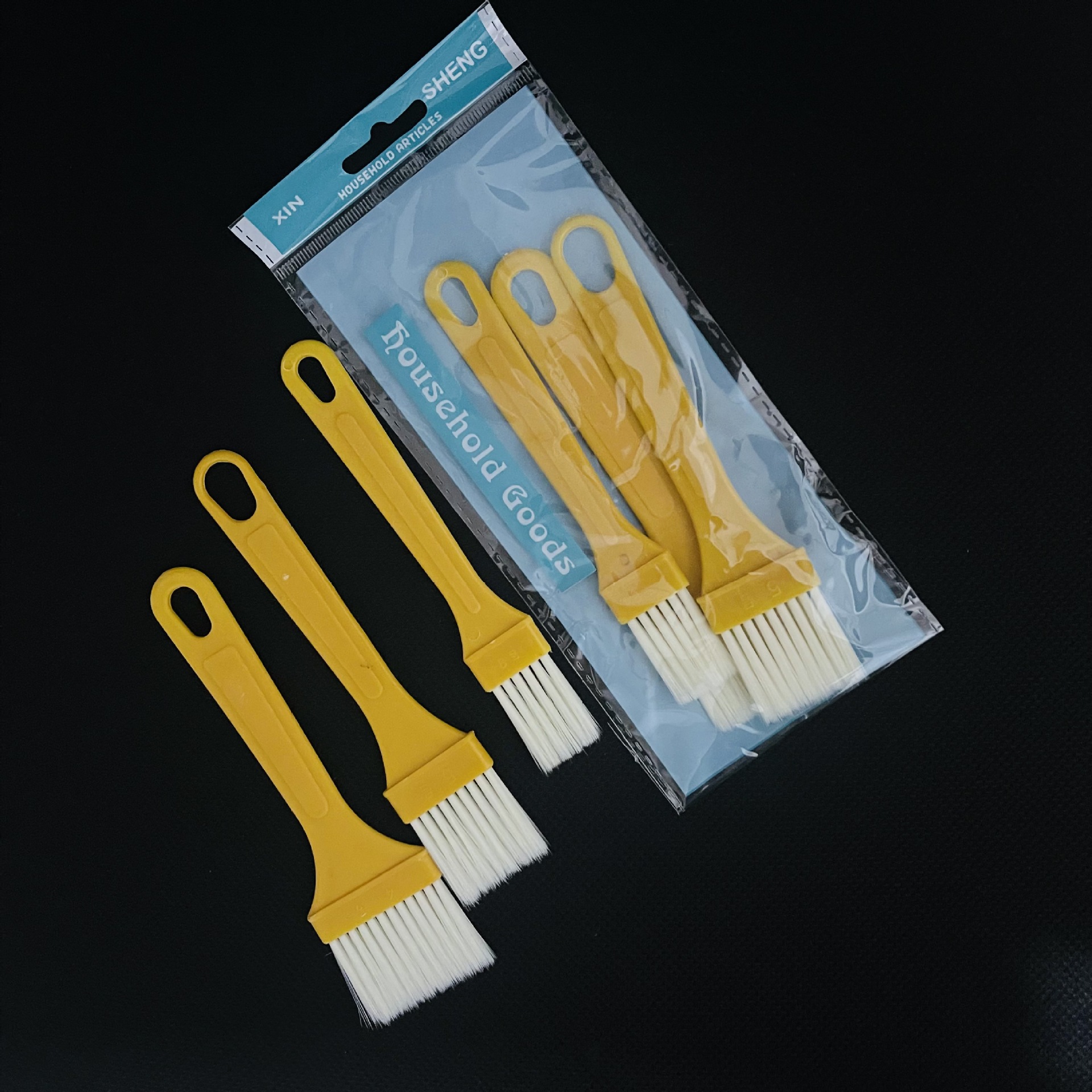 【 Zone 3-6 】3 oil brushes, 30 yuan per pack, 600 yuan per box. 3 oil brushes, barbecue brushes, oil smears, oil brushes, plate brushes, large and small brushes, 2 yuan. Store product batch pic 2