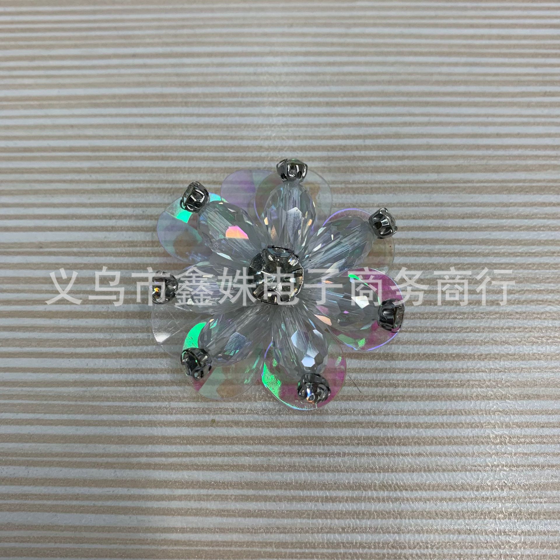 Камелия из гирлянды, гвозди с бусами, аксессуары DIY pic 14