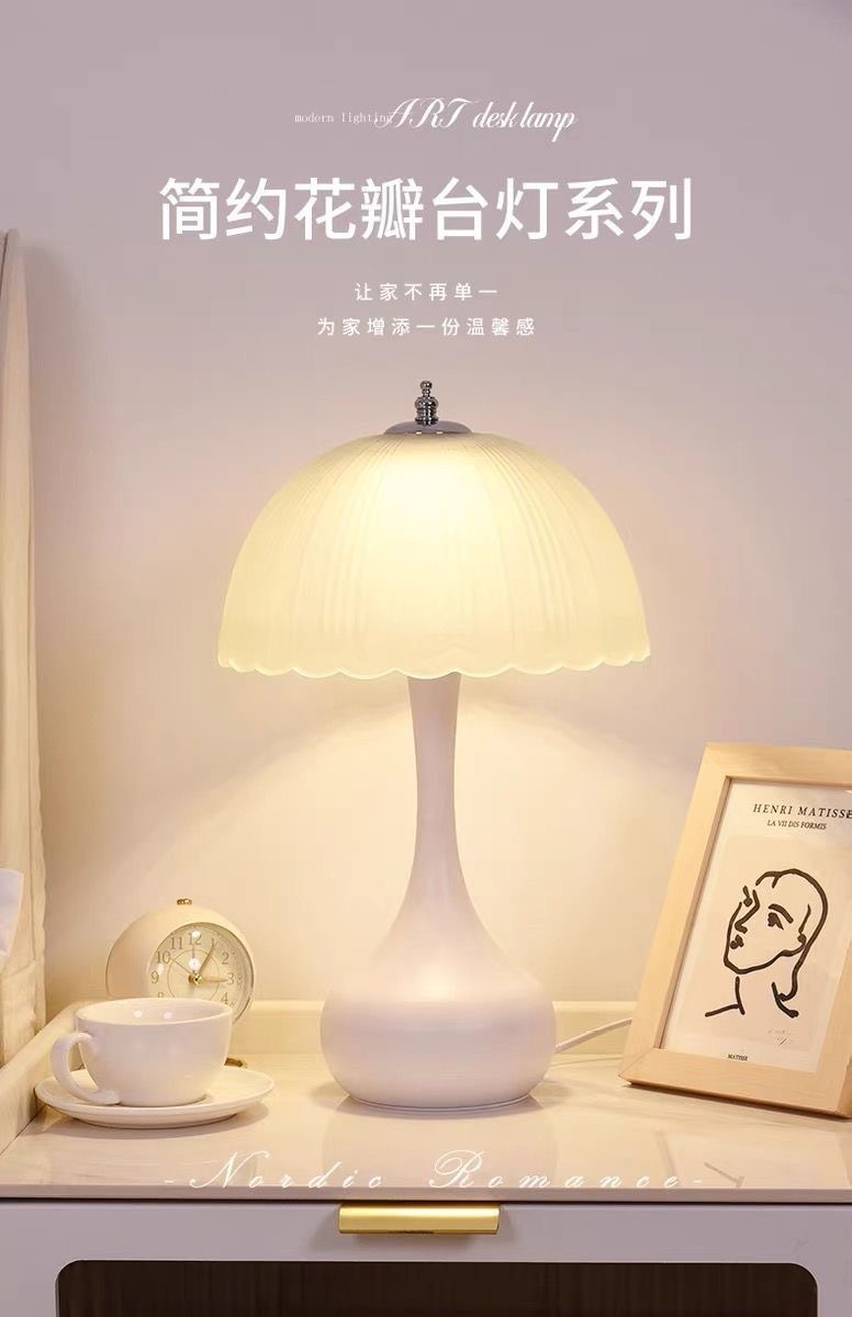 American retro table lamp, bedroom bedside lamp, light luxury and high-end feel, 2024 new wedding night light, French touch lamp pic 6