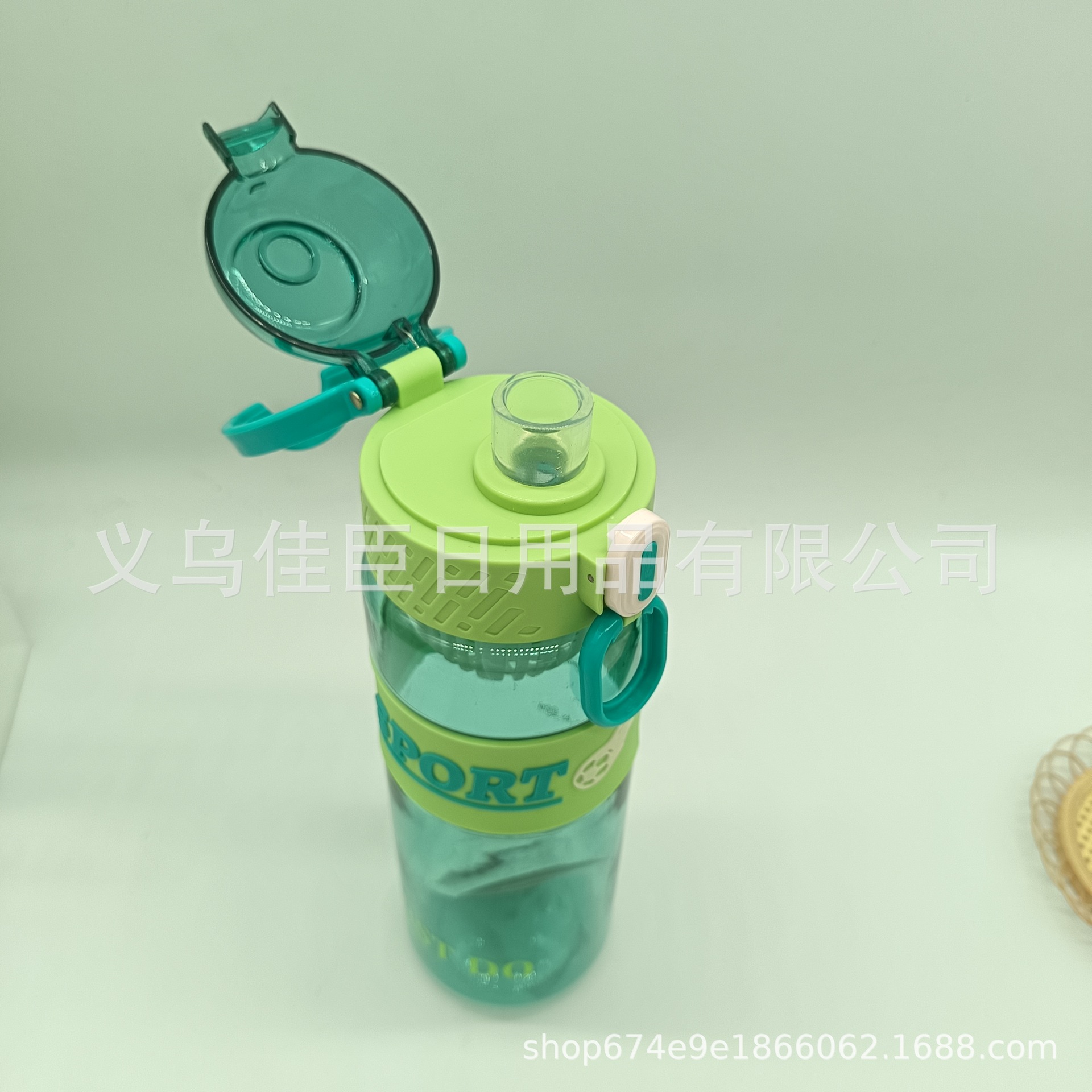 High-appearation-level plastic large-capacity water cups for both men and women, portable and hand-held, with bouncy LIDS, are simple and elegant sports and fitness water cups pic 6