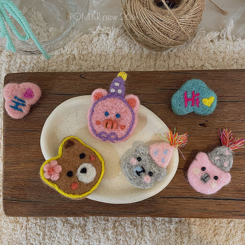 Felt handmade ornaments, felt small animal cloud pendants, creative and cute handicrafts, gifts and decorations pic 1
