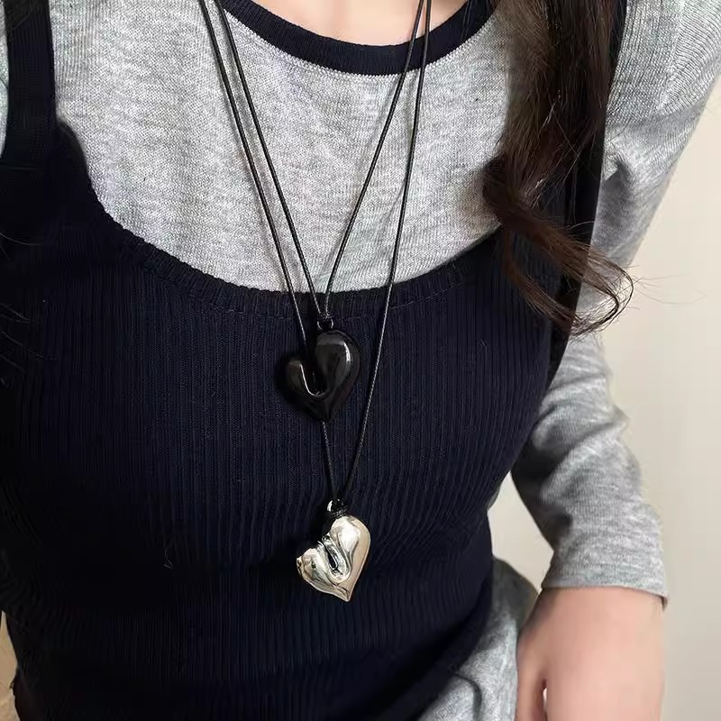 The new retro long sweater chain for autumn and winter is a light luxury, niche, versatile and high-end necklace. It will be a bestseller in 2024 pic 13