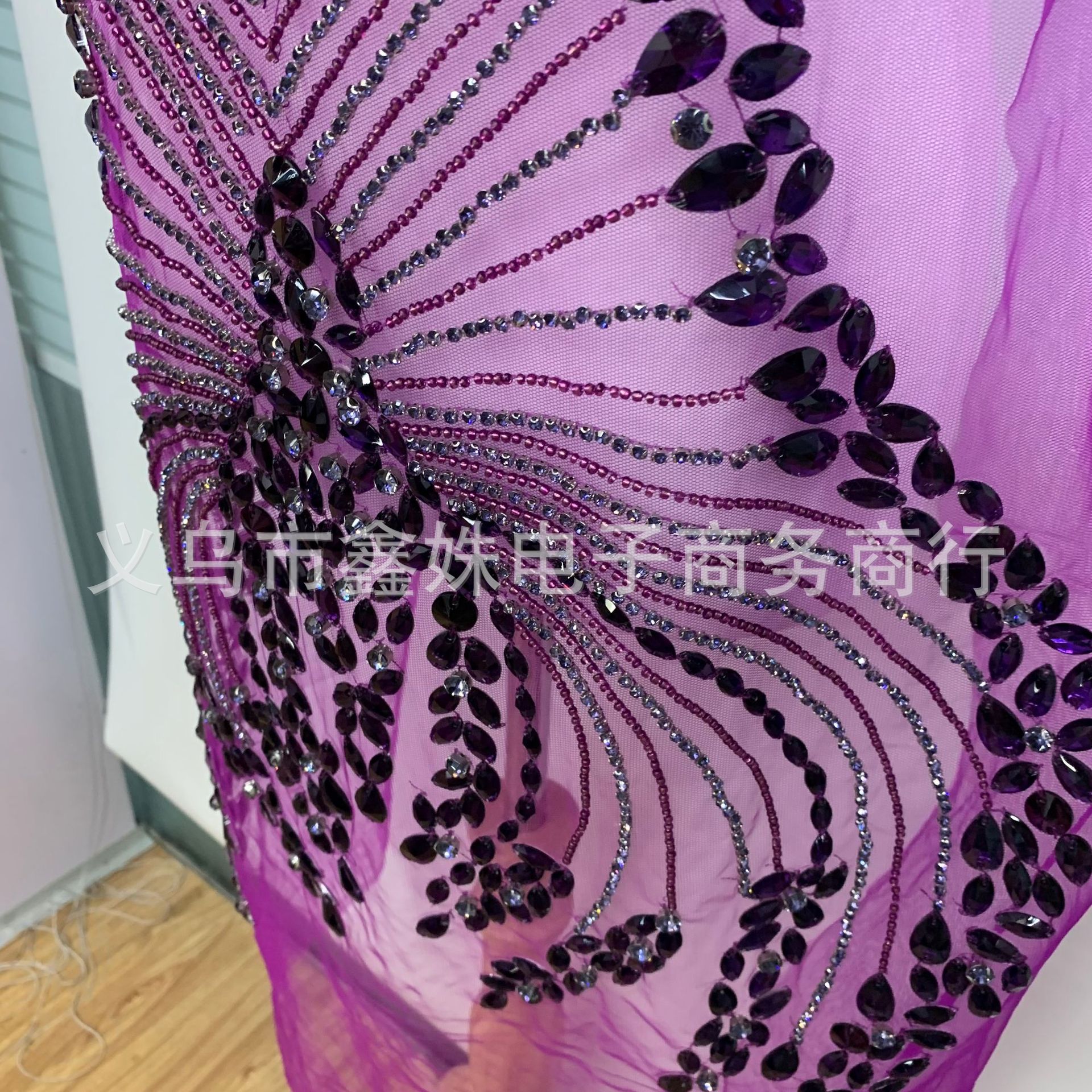 Green high-quality exquisite rhinestones are fashionable and sexy accessories for wedding dresses and evening gowns pic 15