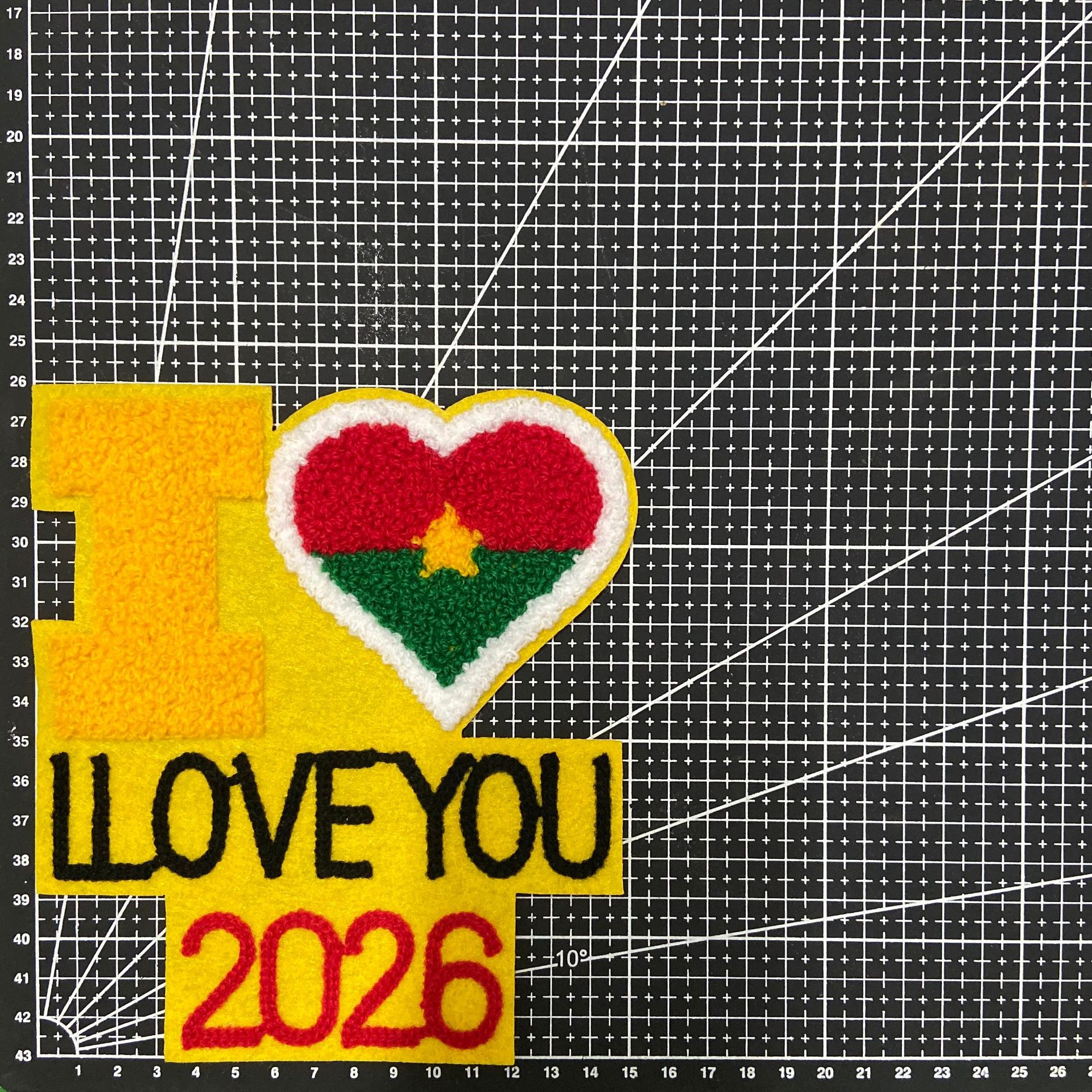 热款ILoveyou2026卡通服装毛衣布贴补丁贴毛巾绣刺绣标徽章详情6