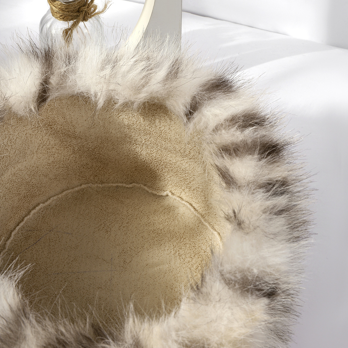 新款跨境斑点豹纹帽子女士百搭时尚保暖护耳渔夫帽网红爆款毛毛帽详情4