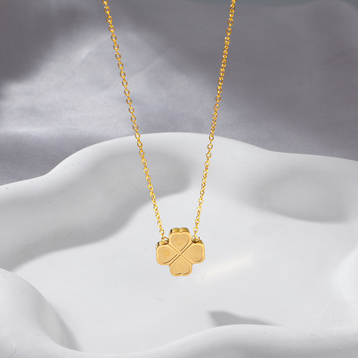The best-selling four-leaf clover titanium steel necklace is a unique and elegant pendant for women. It is a simple, niche and high-end accessory that does not fade on Instagram pic 2