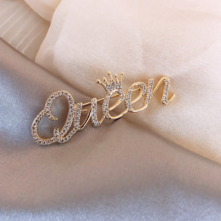 High-end letter Queen, high-end brooch, cute and trendy personality pin, high-end anti-exposure buckle, secure clothes and accessories pic 6