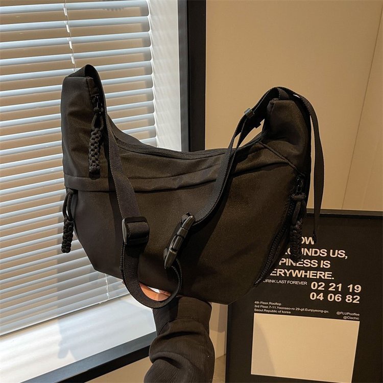 今年流行牛津布包包斜挎包女2024新款休闲单肩学生上课通勤饺子包详情8