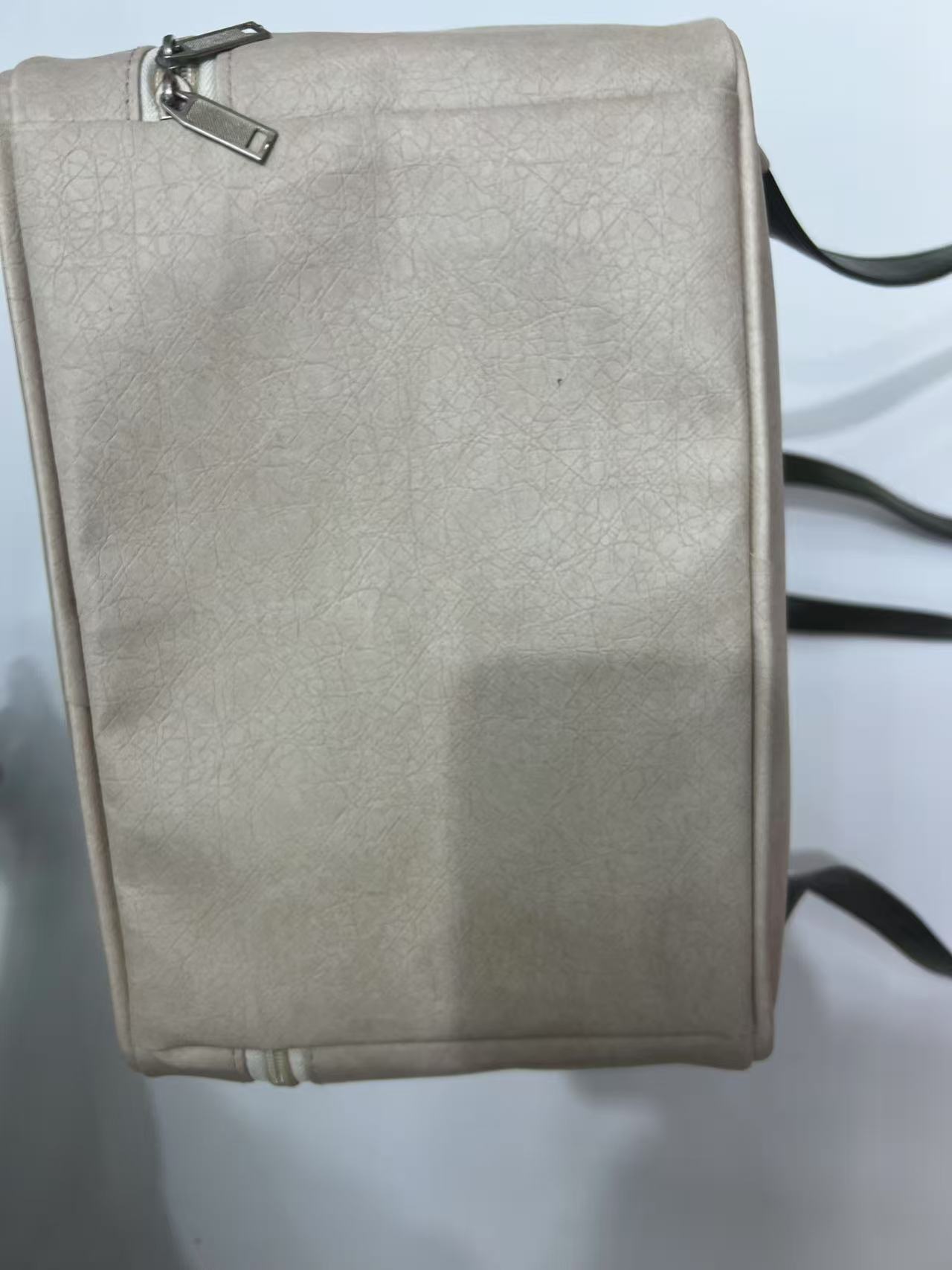 Factory direct sales of fashionable hand-held dog bags, large-capacity breathable cat backpacks, pet outings, factory wholesale pic 6