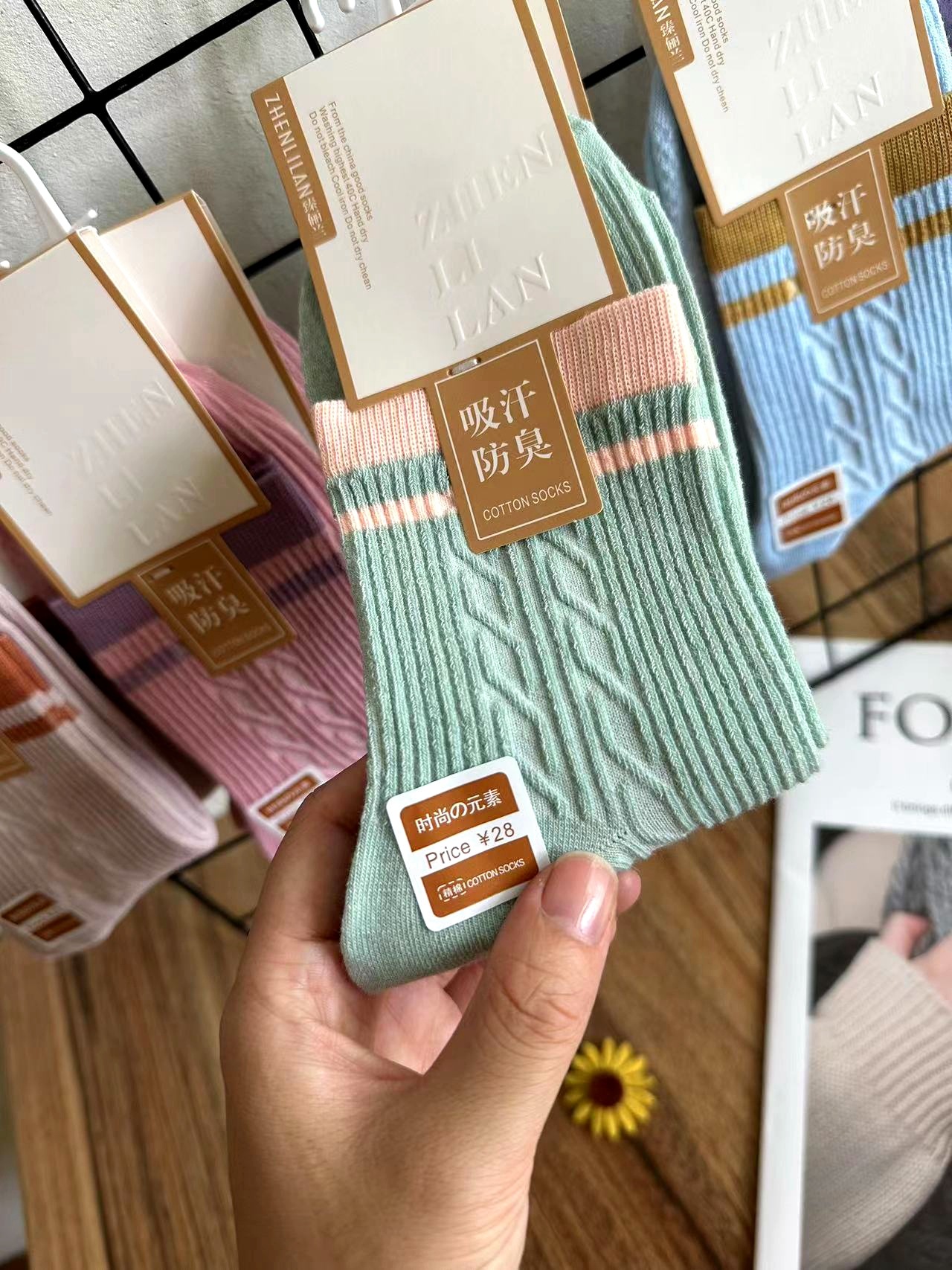 25新款诸暨袜子女秋冬中筒袜韩国穿搭女袜运动袜长袜男女棉袜批发详情5