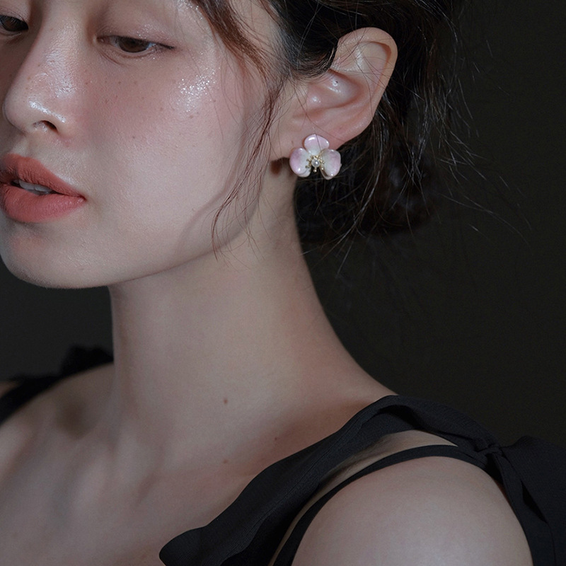 2024年新款小清新彩色滴釉花朵耳夹925银针ins风小众通勤百搭耳钉详情4