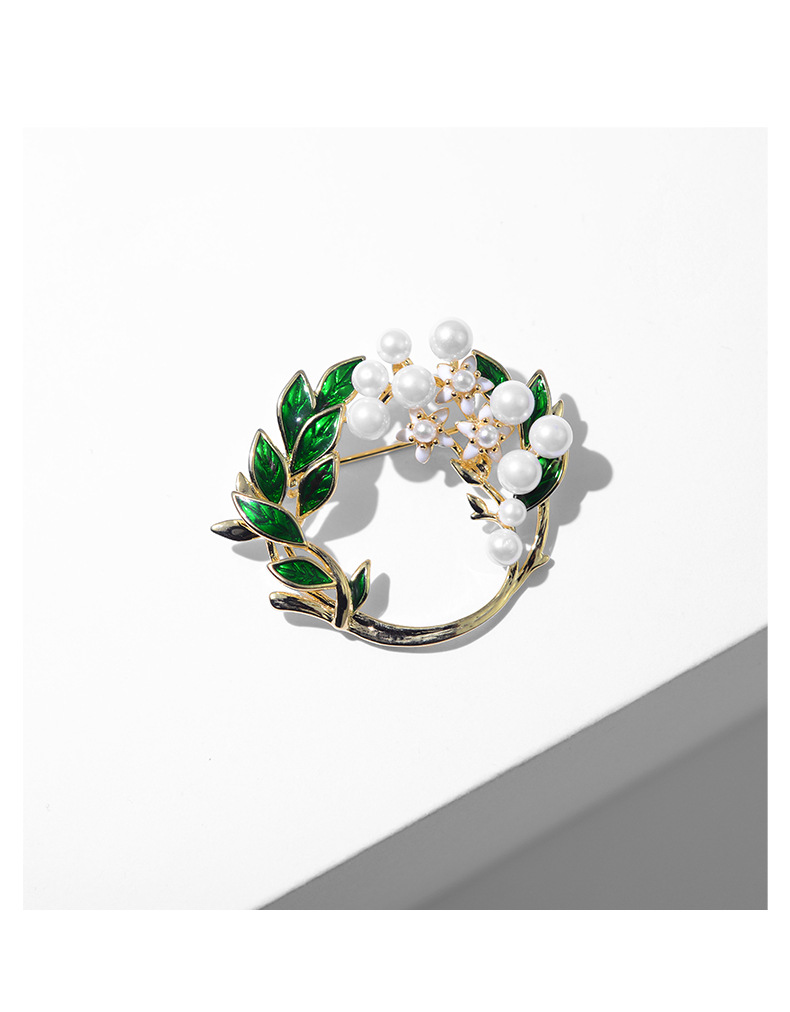 A new handcrafted oil drip gardenia brooch from Douyin in Japan and South Korea, a fashionable brooch for women, and a high-end and elegant spring and autumn accessory pic 5