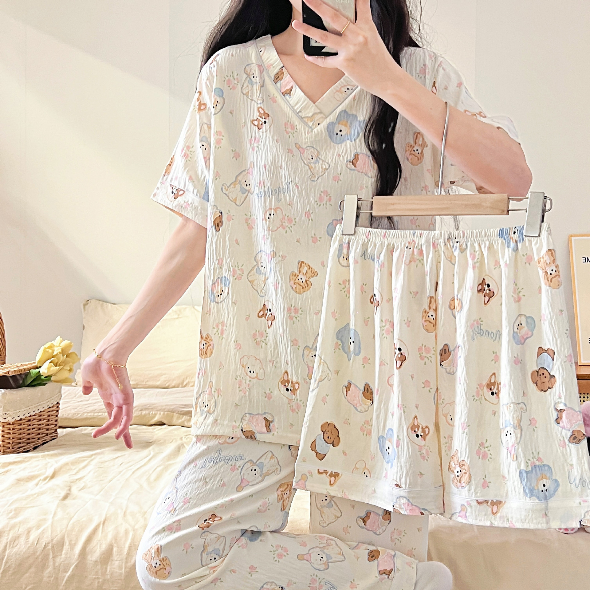 跨境爆款V领睡衣女云朵棉三件套夏季短袖短裤长裤卡通家居服套装详情3