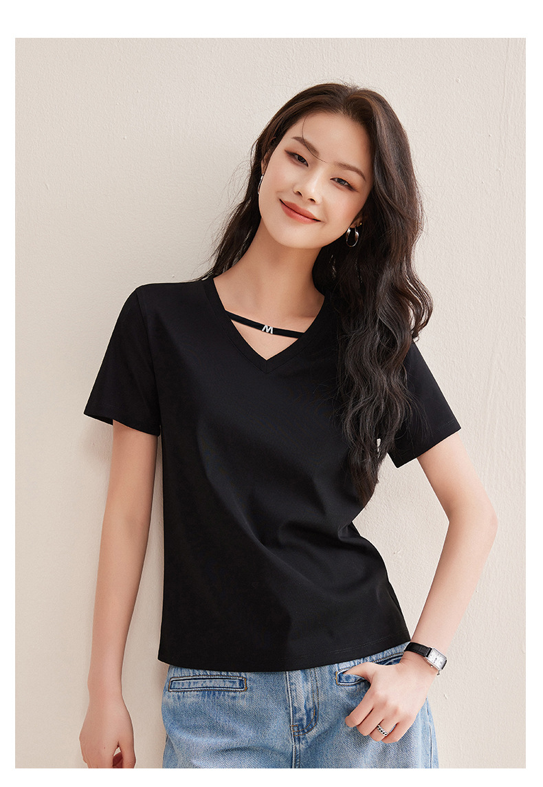 Black V-neck short-sleeved T-shirt for women, a new summer style that is slimming and form-fitting, with a cinched waist and straight shoulders. It is a cropped top pic 18