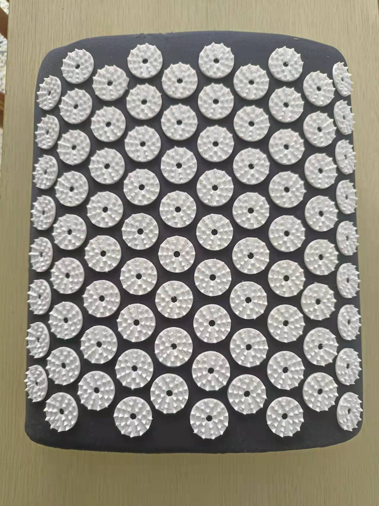 0.1源头厂家新款针刺瑜伽按摩腰靠枕腰部按摩枕针刺枕头特制穴位腰枕详情7